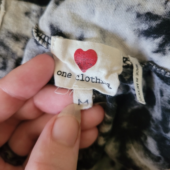 🖤One Clothing crop top - Picture 3 of 4